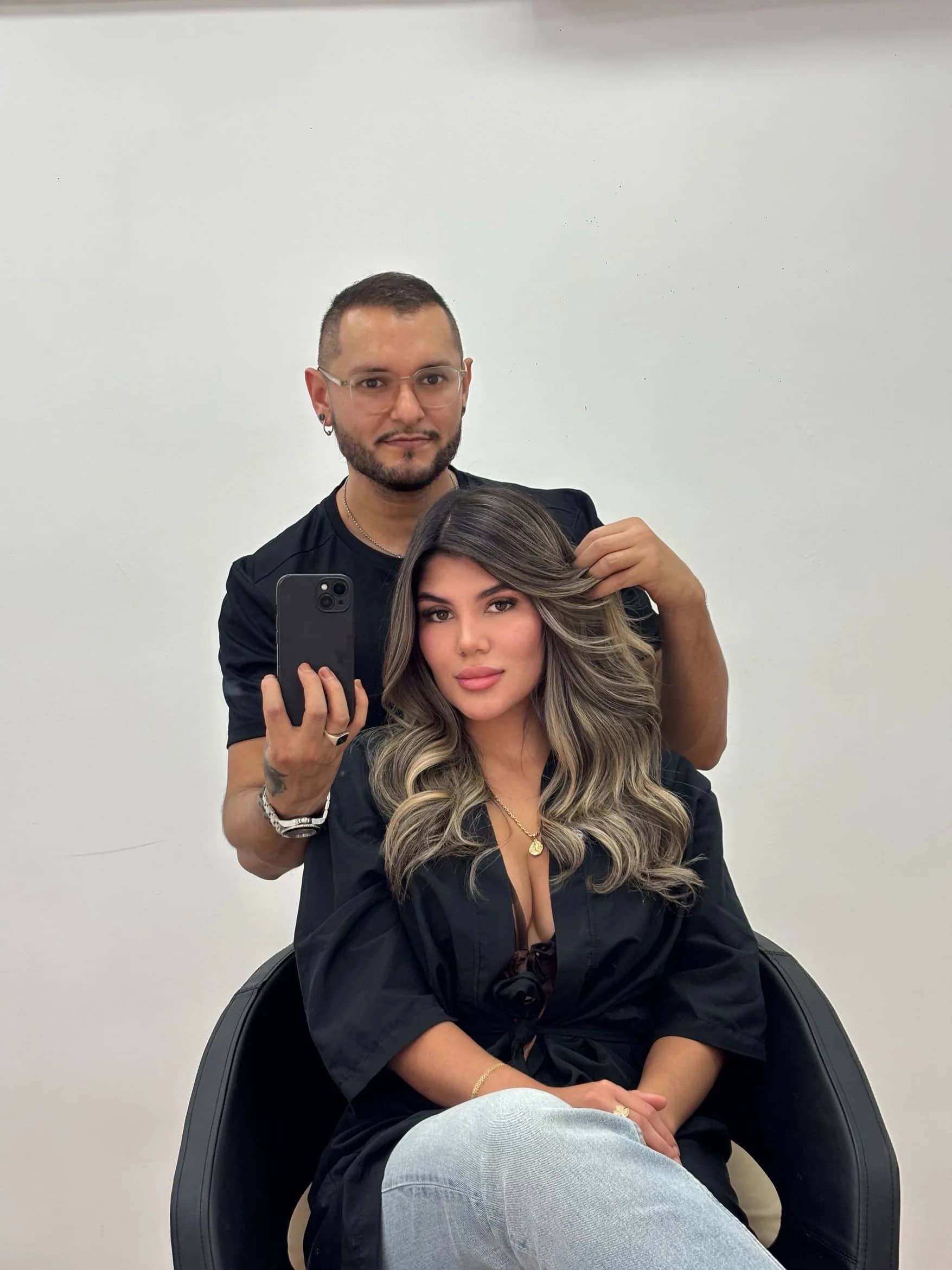 Mechas rubio beige con ondas Barcelona Mechas rubio beige con ondas en melena media realizadas en Gago by Andrés Barcelona